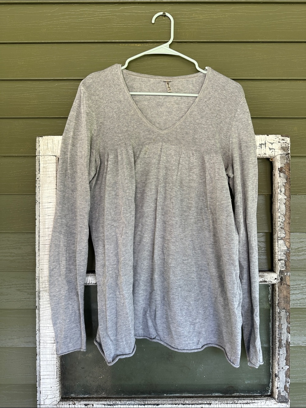 Kirra Light Gray V-Neck Long Sleeve Top